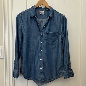Levi’s Denim shirt boyfriend fit size small
